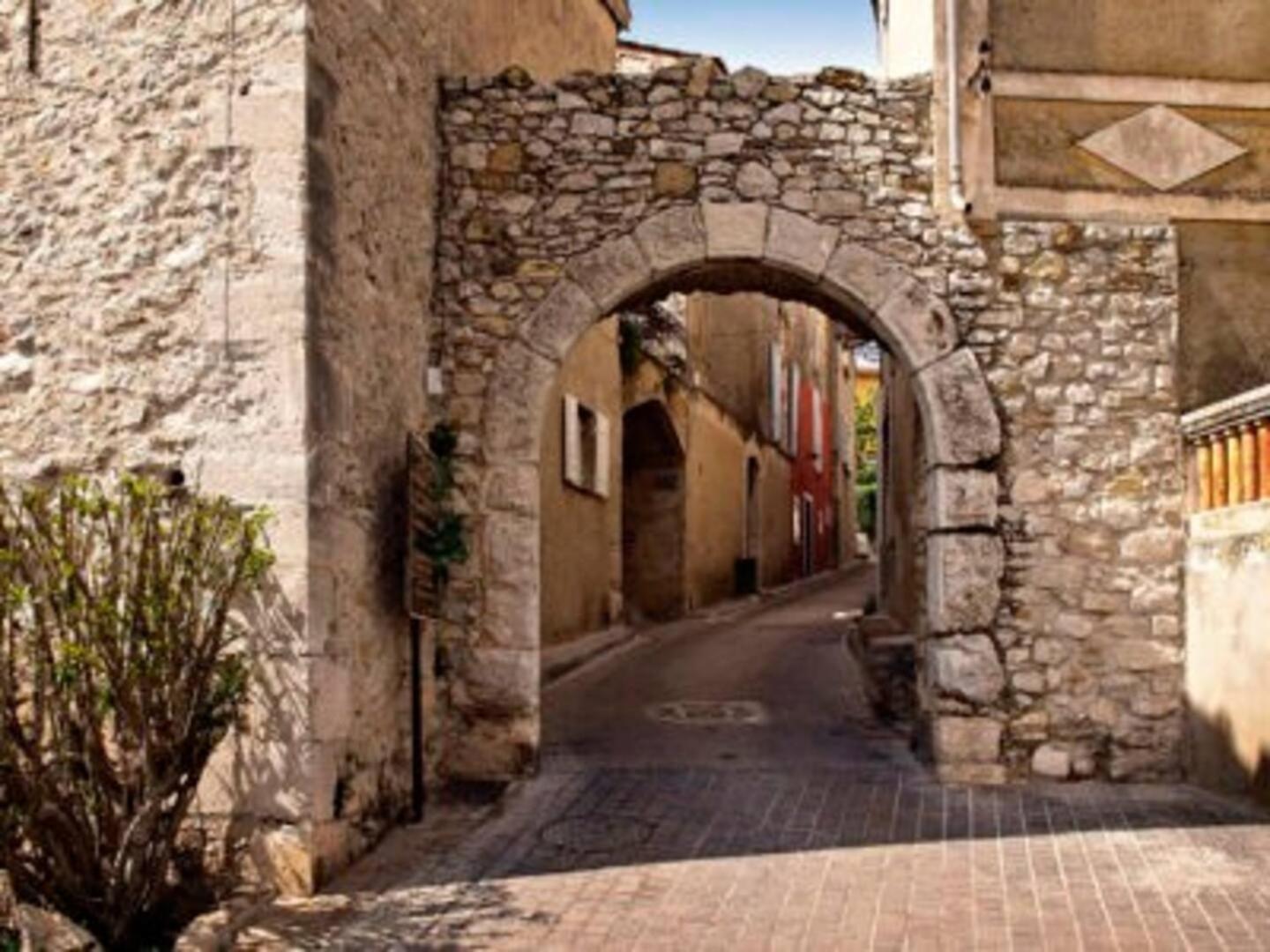 - - Nature - Village Medieval Chalet